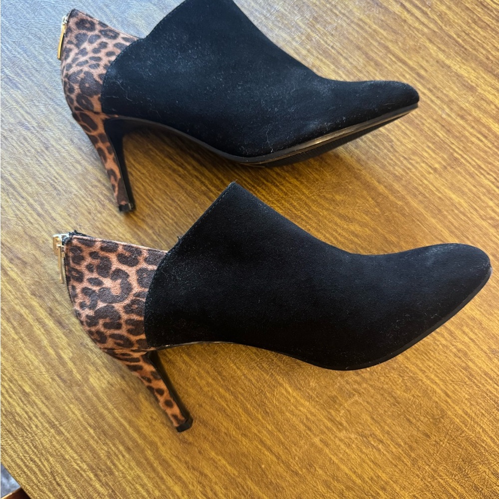 Bandolino Black Suede Leopard Print Ankle Booties Heels Size 7
